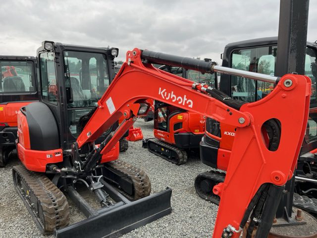 Kubota KX033-4G w Cab, 2 Buckets & Thumb
