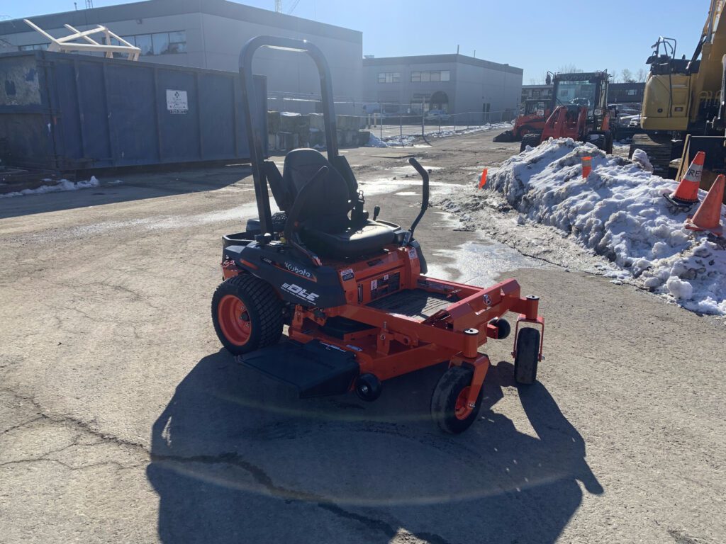 Kubota Z232KW-42 Zero Turn Mower 2