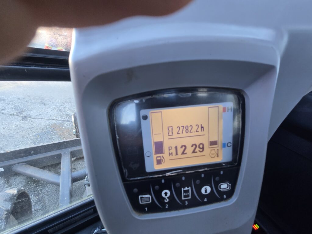 Kubota KX040-4 7