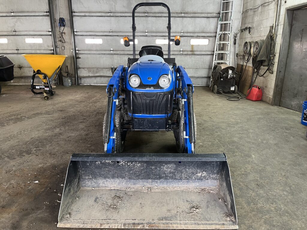 2012 New Holland Boomer 25 3