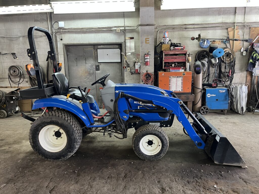 2012 New Holland Boomer 25