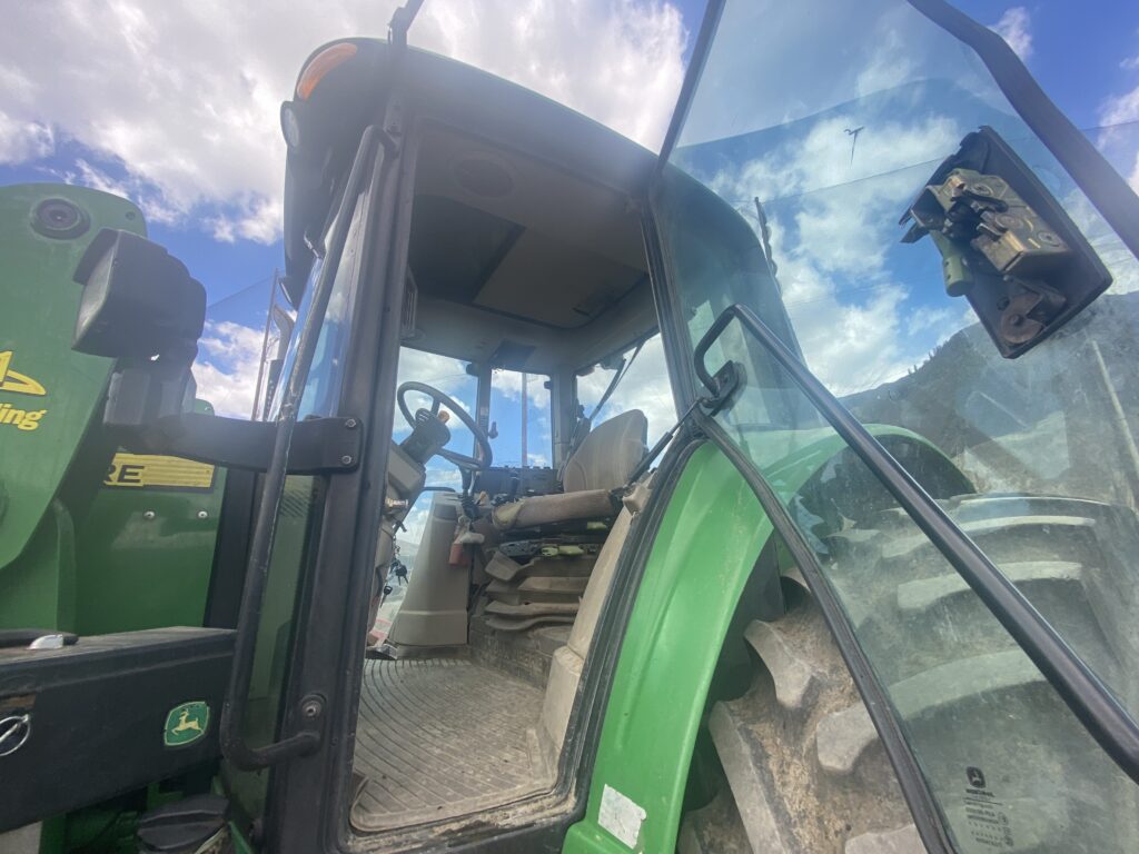 2010 John Deere Cab Tractor 7330 6
