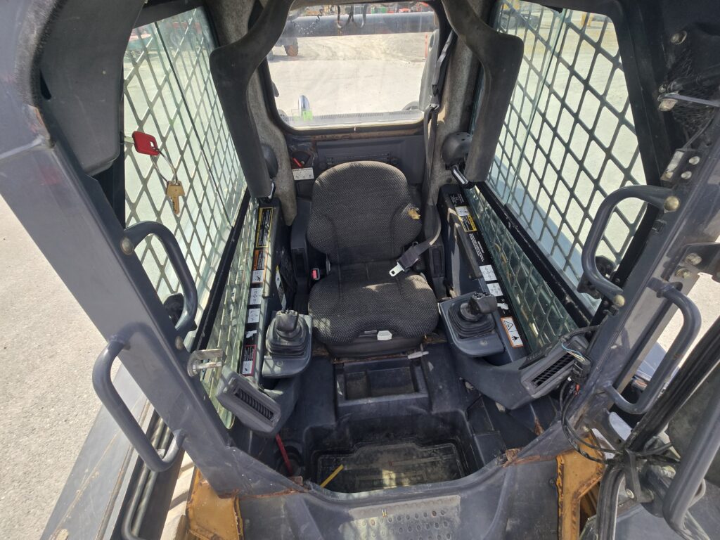 2011 John Deere 318D Skid Steer 5