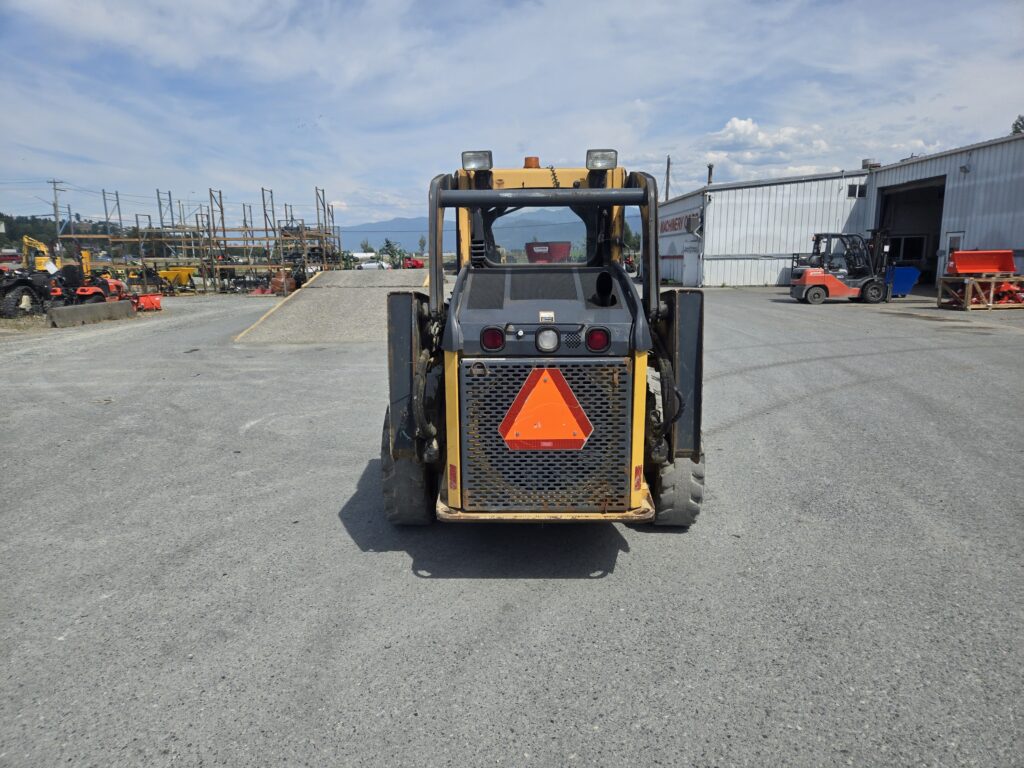 2011 John Deere 318D Skid Steer 2