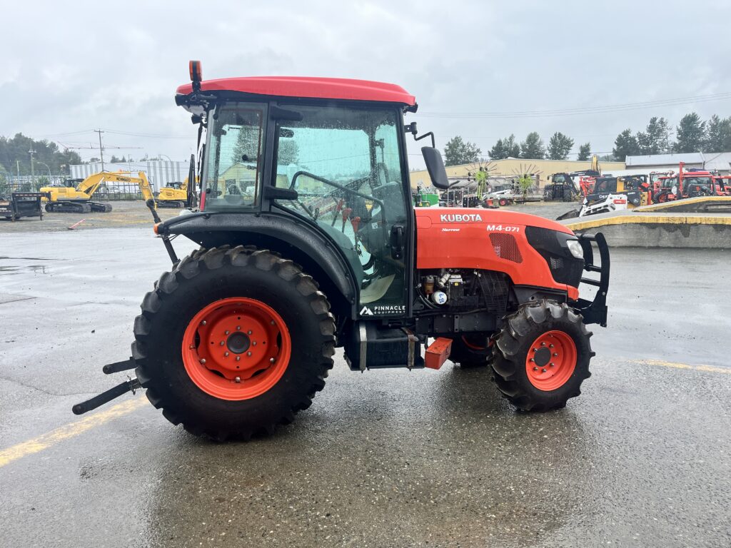 2017 Kubota M4N-071HDCC12 Narrow Cab Tractor 2