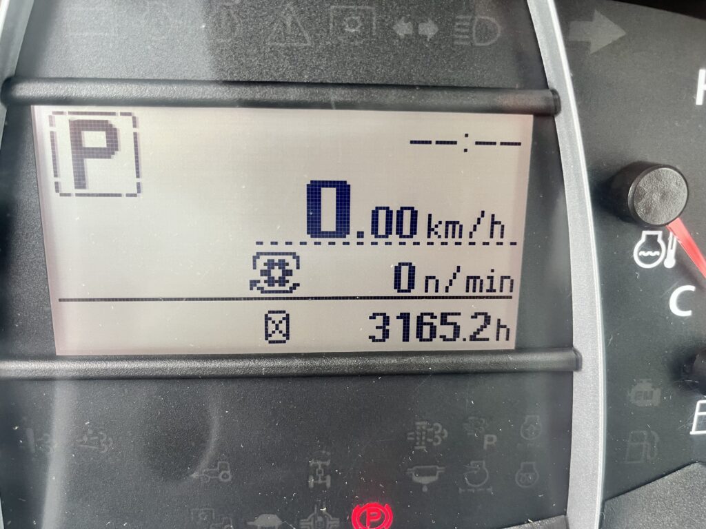 2017 Kubota M4N-071HDCC12 Narrow Cab Tractor 5