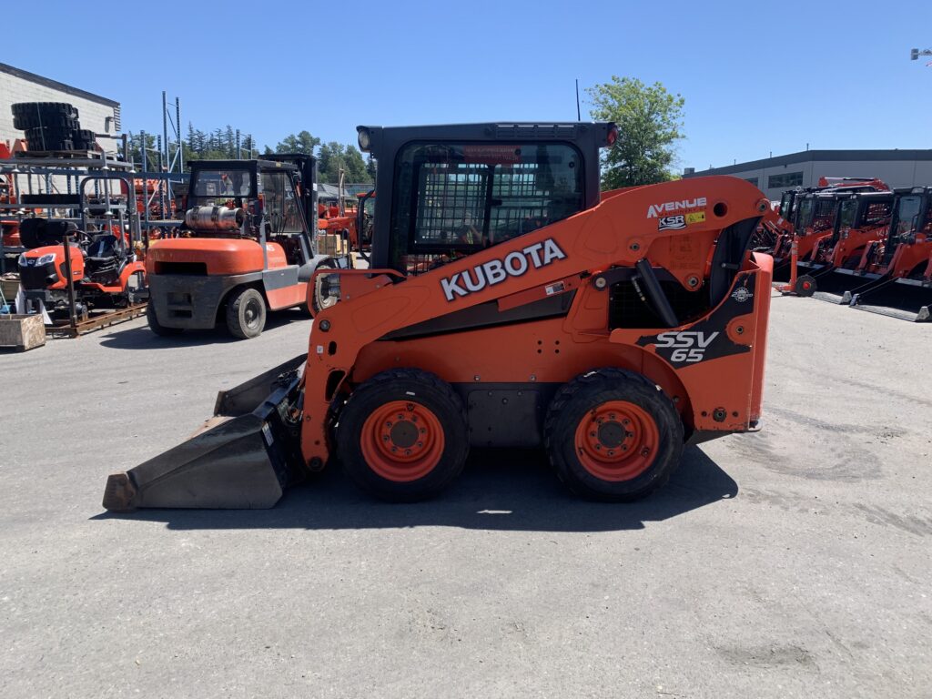 2016 Kubota SSV65HFRC Skid Steer 3