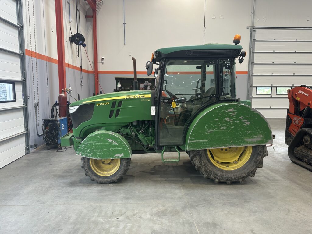 2017 JOhn Deere 5075GV Tractor