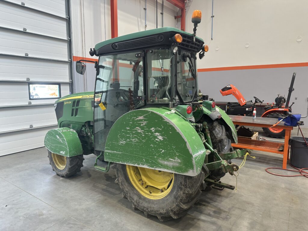 2017 JOhn Deere 5075GV Tractor 1