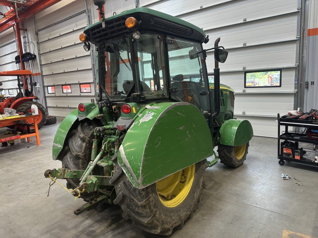 2017 JOhn Deere 5075GV Tractor 3