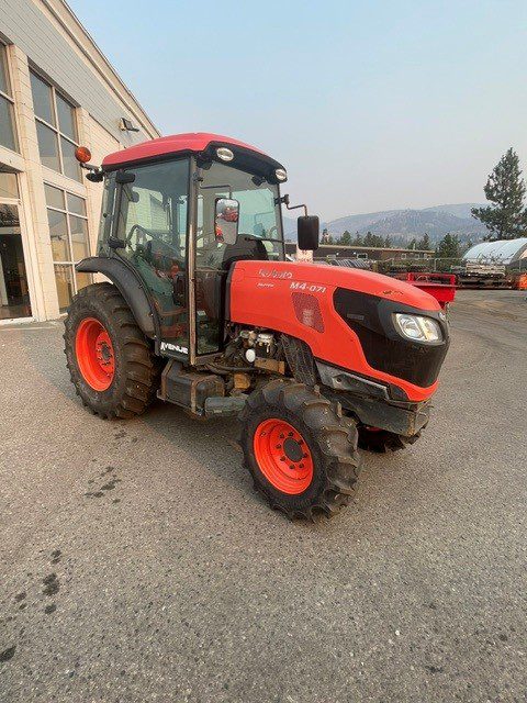 Kubota M4N-071HDCC12 Tractor 1