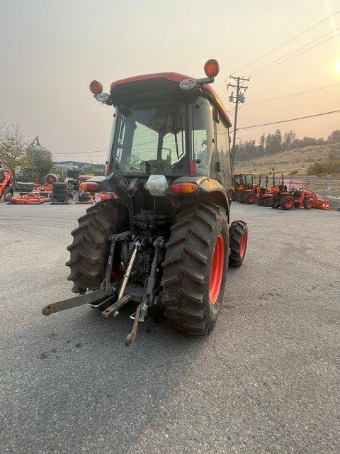 Kubota M4N-071HDCC12 Tractor 2