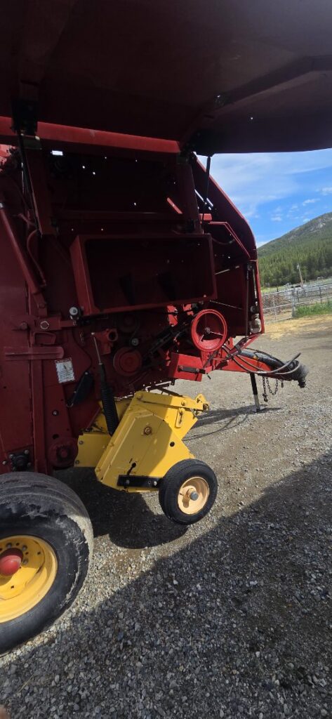 2011 New Holland BR7060 baler 5