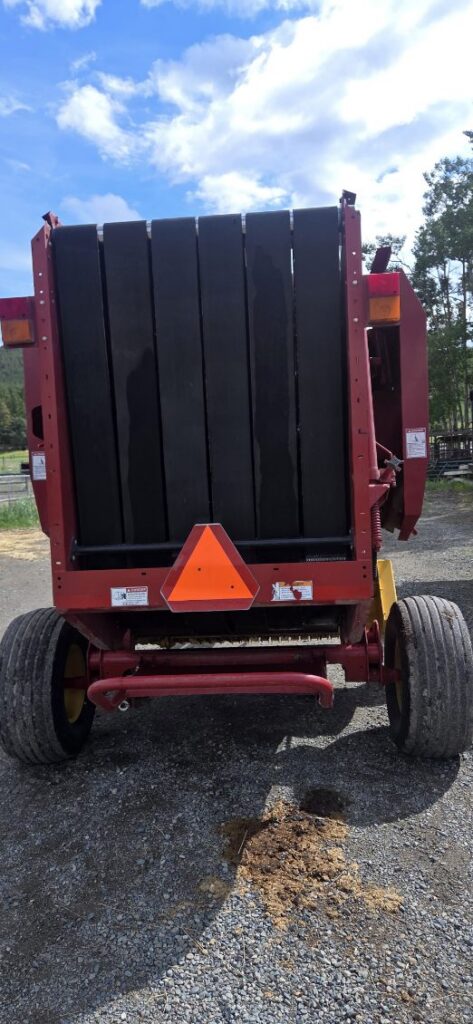 2011 New Holland BR7060 baler 6