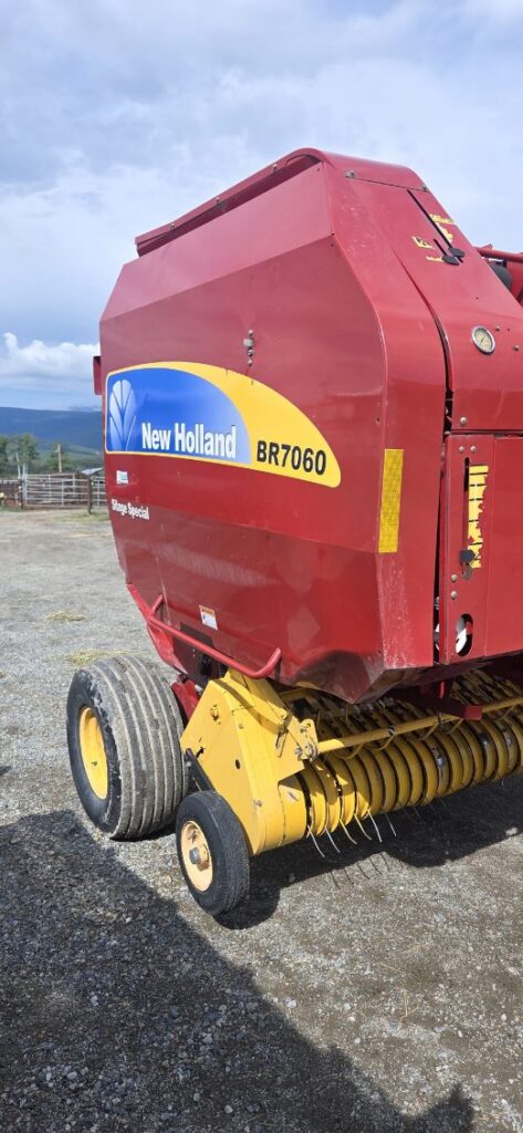 2011 New Holland BR7060 baler 2