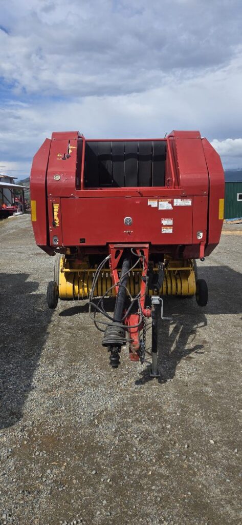 2011 New Holland BR7060 baler 1