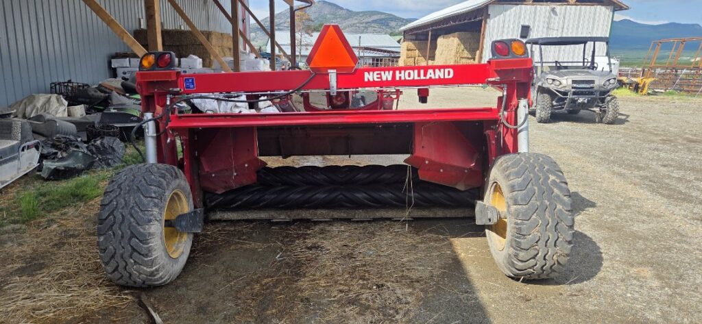 2017 New Holland 310R Discbine 5