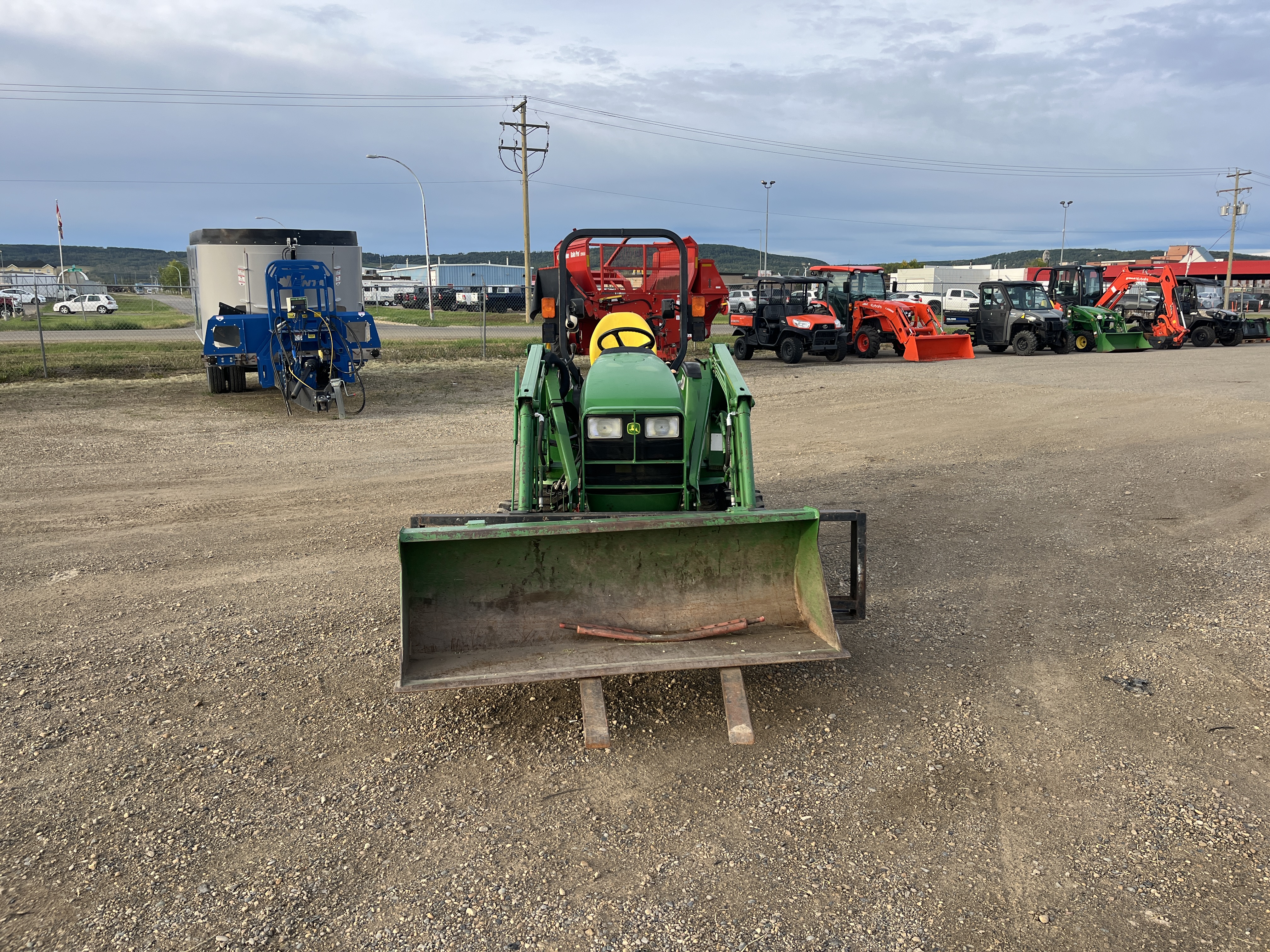 2002 John Deere 4210 tractor 5