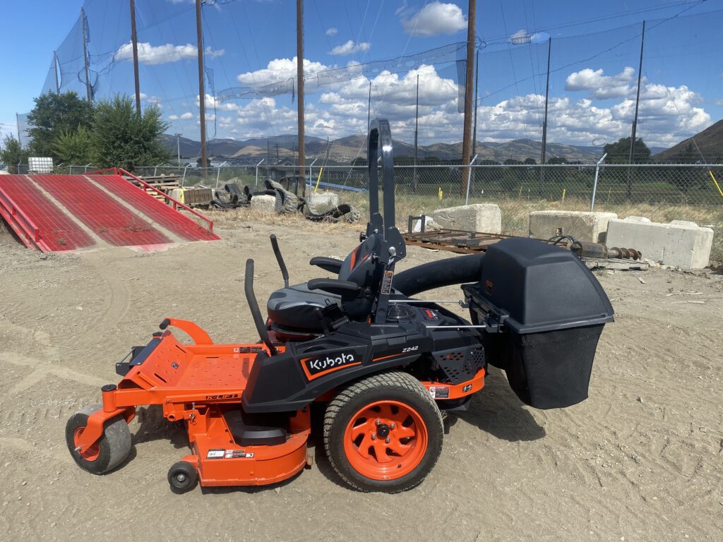 2023 Kubota Z242KW-48 Zero turn Mower