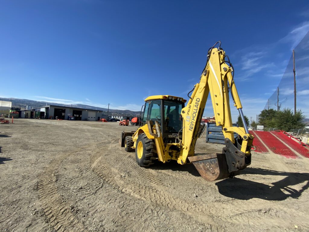 2003 New Holland LB75B Tractor/Loader/Backhoe 2