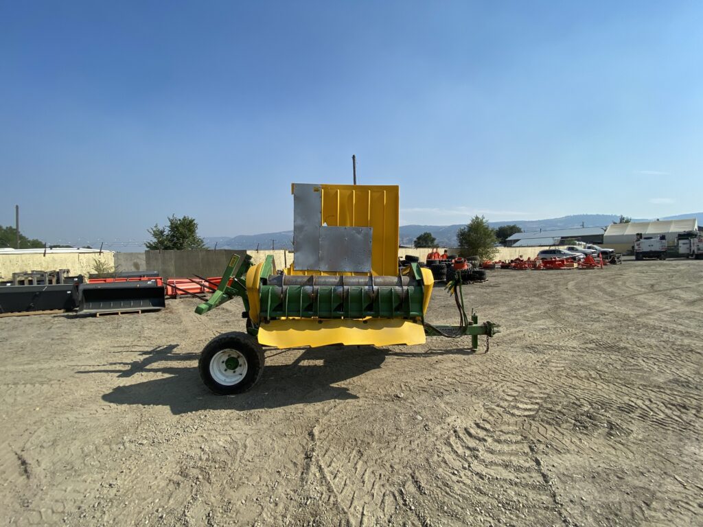 2015 Hustler CHX5000 Trailer Bale Feeder 2