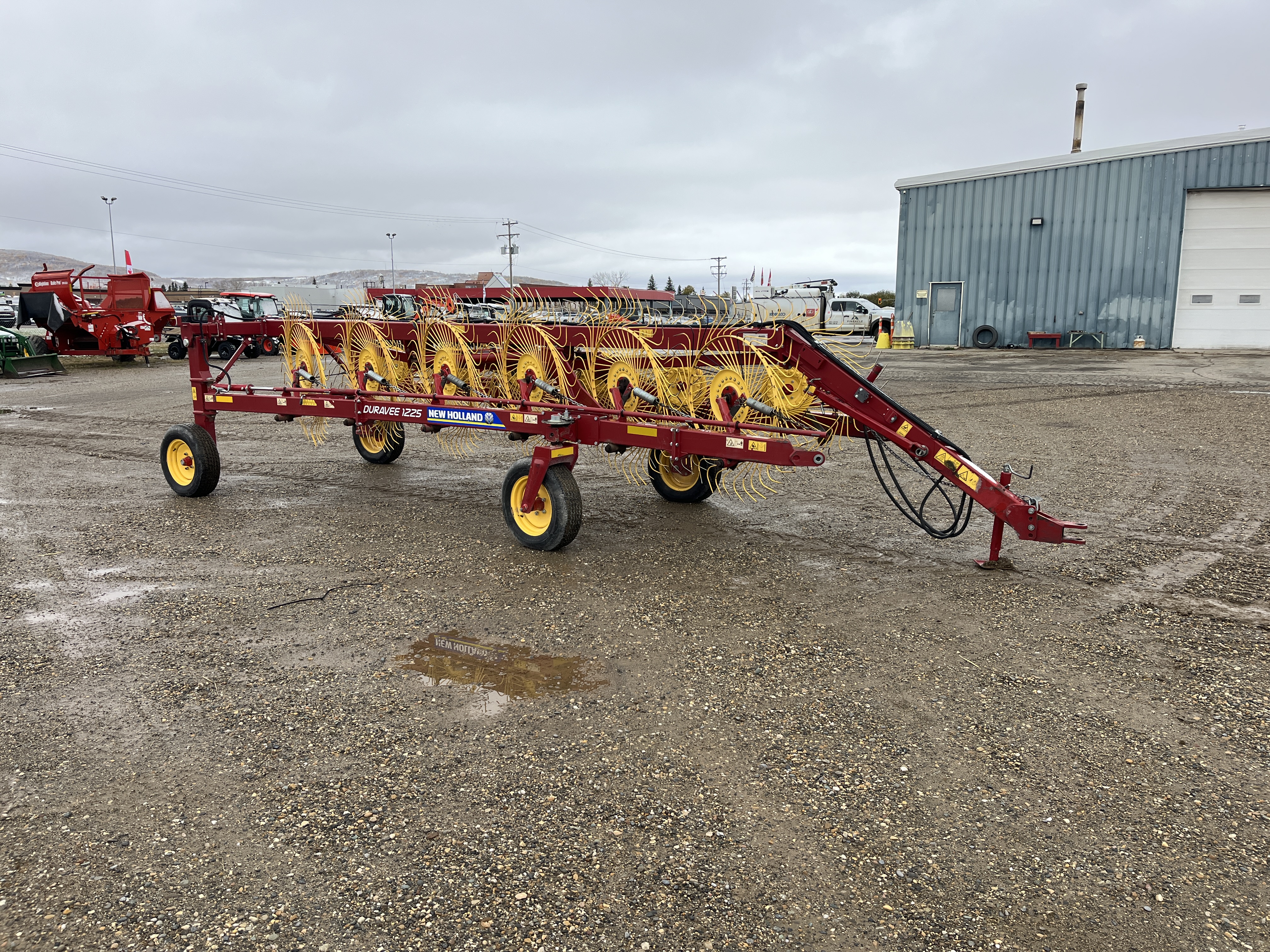 2015 New Holland Duravee1225 trailing wheel rake