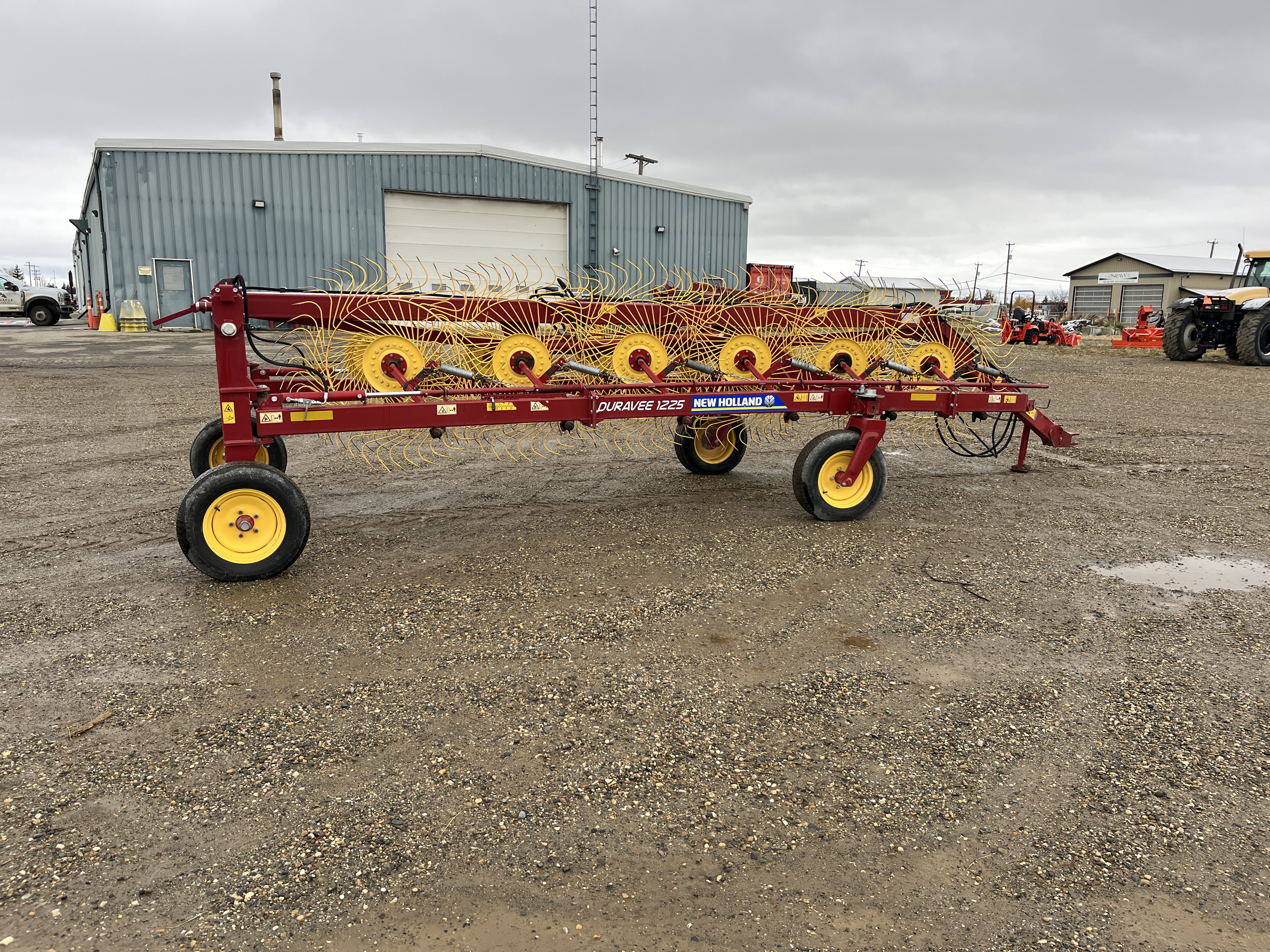 2015 New Holland Duravee1225 trailing wheel rake 2