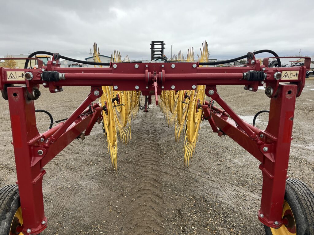 2015 New Holland Duravee1225 trailing wheel rake 7