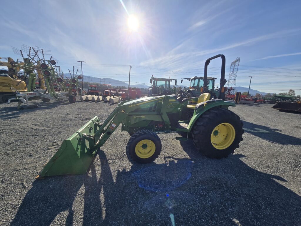 2019 John Deere 4044M Tractor with Loader