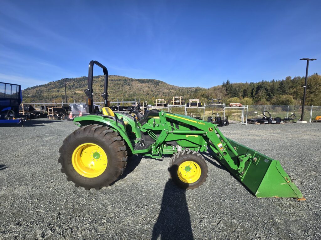 2019 John Deere 4044M Tractor with Loader 4