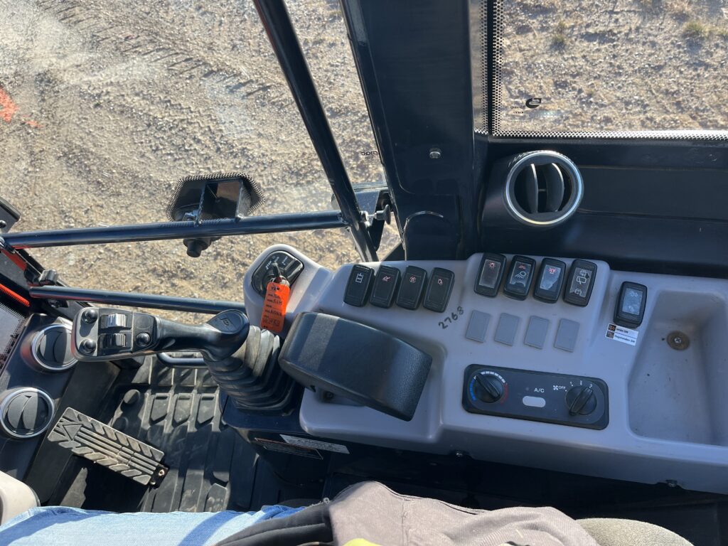 2022 Kubota  R640  Wheel Loader 8