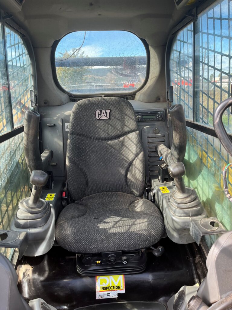 2013 CAT 259D track loader 8