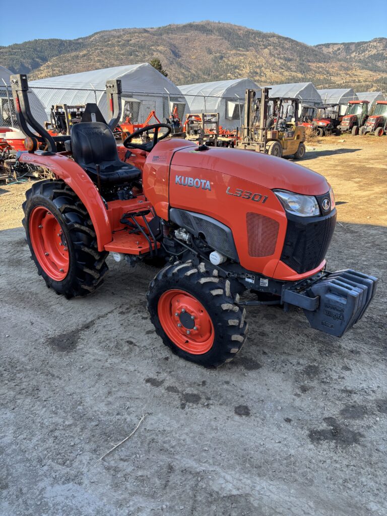 2017 Kubota L3301 Tractor 1