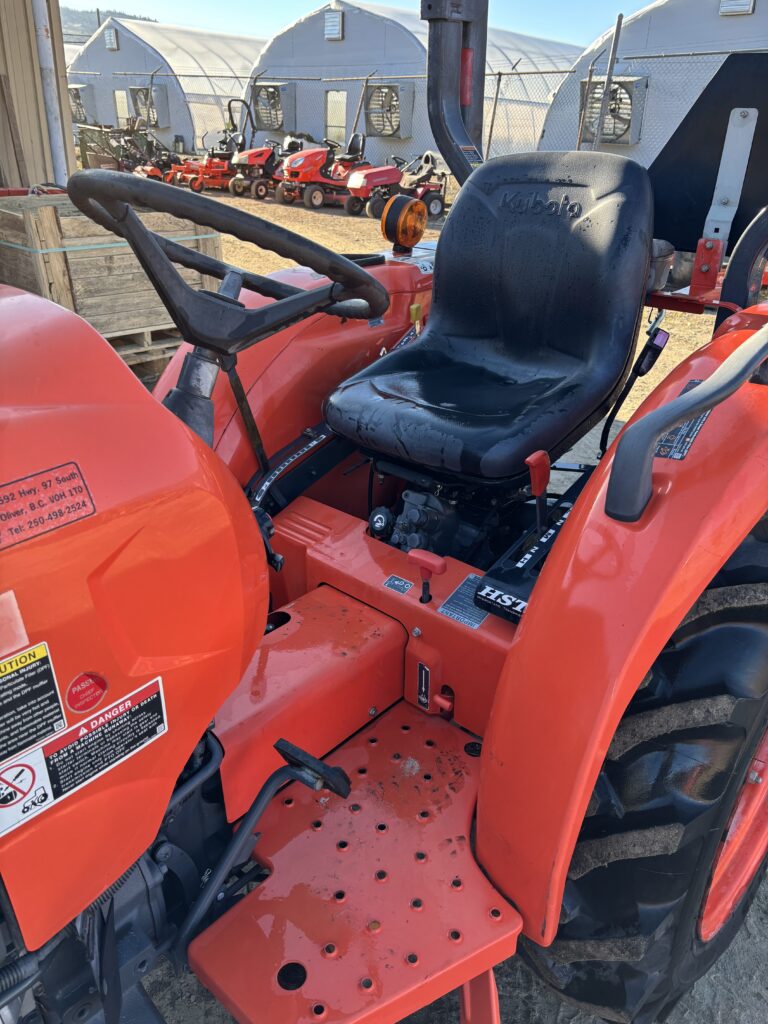 2017 Kubota L3301 Tractor 3
